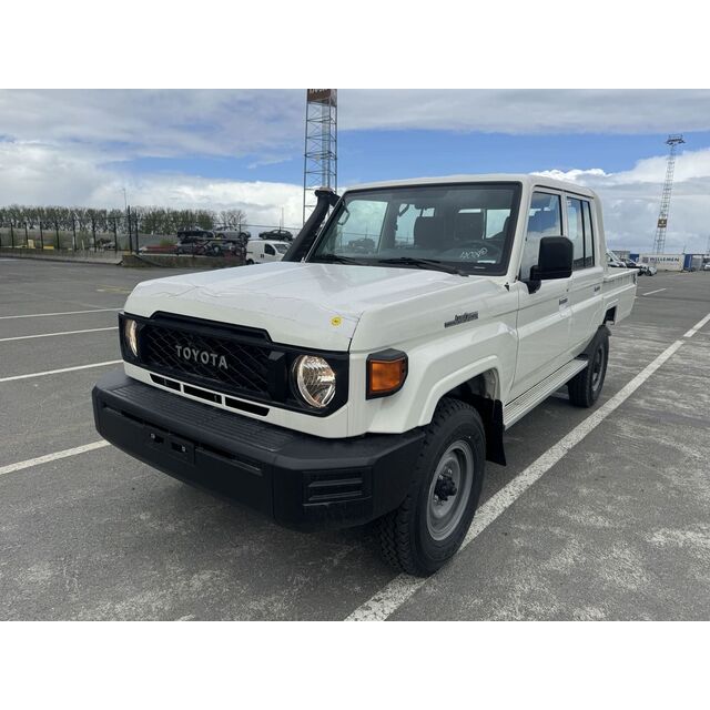 TOYOTA LAND CRUISER 79 DOUBLE CABINE 4.5L V8 DIESEL STD MANUEL