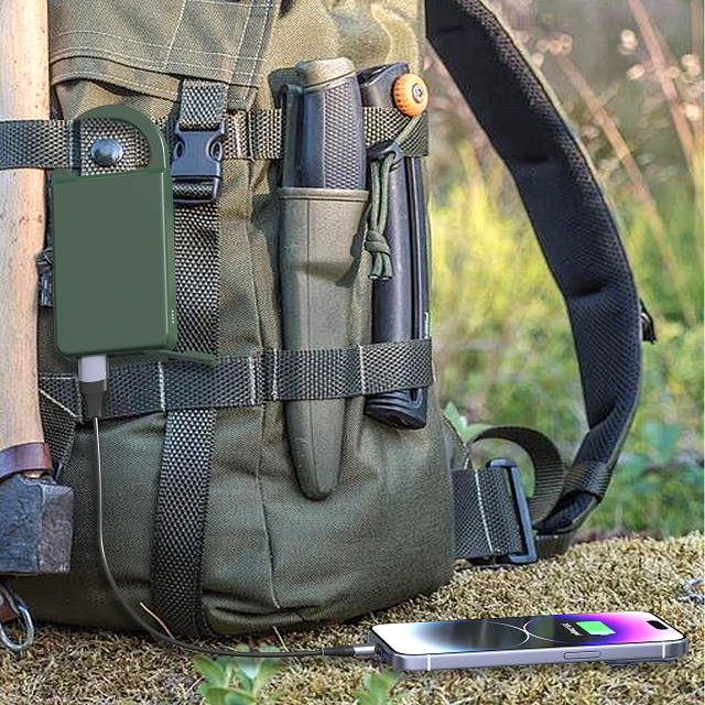 Power Bank Ultra Tipis 5000mAh dengan Klip Carabiner untuk Petualangan Outdoor