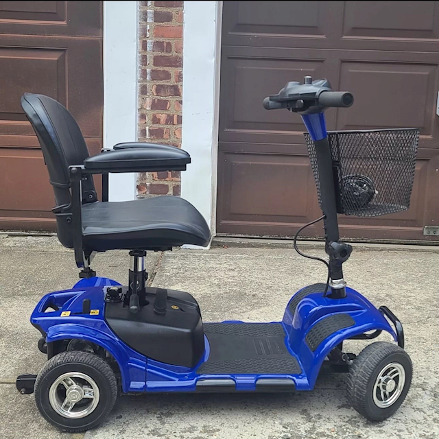 Großhandel Fabrikpreis Faltbarer Tragbarer Mobilitätsroller 4WD für Behinderte, Faltbarer 4WD Roller für Erwachsene mit Behinderung, All-Terrain