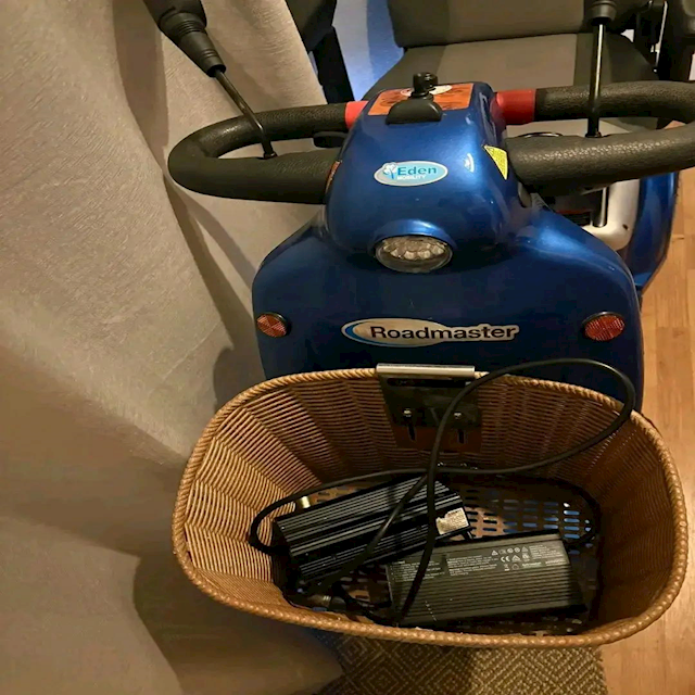 Großhandel Fabrikpreis Faltbarer Tragbarer Mobilitätsroller 4WD für Behinderte, Faltbarer 4WD Roller für Erwachsene mit Behinderung, All-Terrain