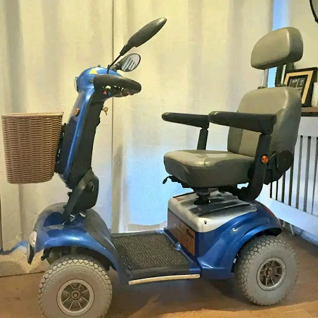 Großhandel Fabrikpreis Faltbarer Tragbarer Mobilitätsroller 4WD für Behinderte, Faltbarer 4WD Roller für Erwachsene mit Behinderung, All-Terrain