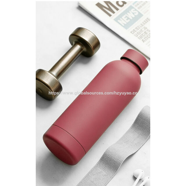 Garrafa de viagem a vácuo de aço inoxidável de parede dupla de 750ml com acabamento emborrachado para academia, atividades ao ar livre e uso diário