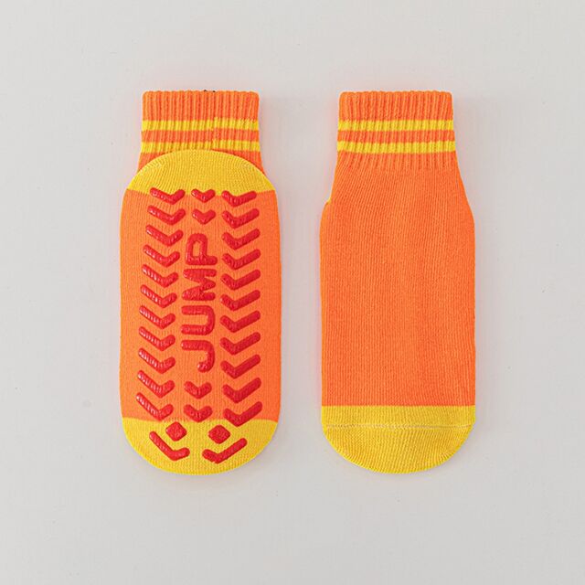 Vente en gros de chaussettes antidérapantes pour enfants, chaussettes pour aire de jeux, mi-mollet, double barre, blocs de couleur, trampoline, personnalisables