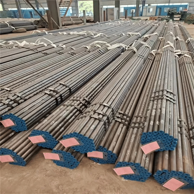 Tuyau de Ligne Sans Soudure API 5L X60/X65/X70 - Haute Résistance et Ténacité pour la Transmission Longue Distance d'Huile et de Gaz à Haute Pression