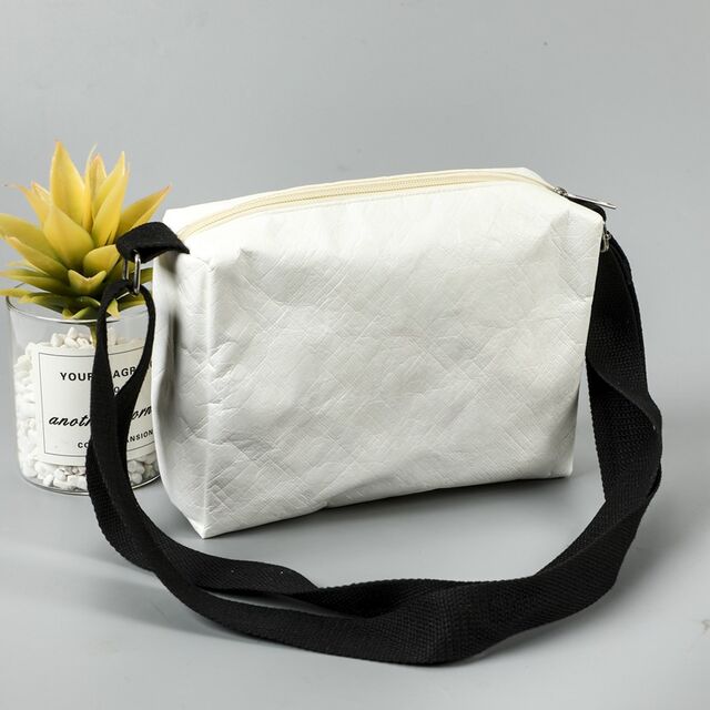 Canvas bag - Large capacity for middle school students to carry textbooks and do extra study.