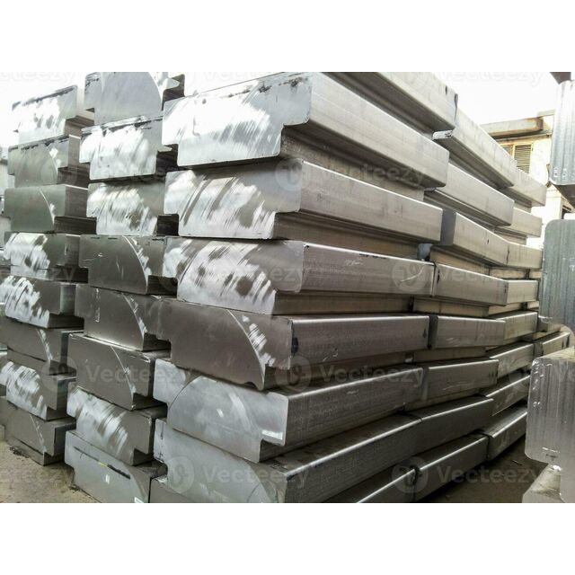 Polen Premium Aluminiumbarren 99,99% Chemische Zusammensetzung A7-Güte ISO9001-zertifizierter Lieferant Gleichbleibend Hohe Qualität