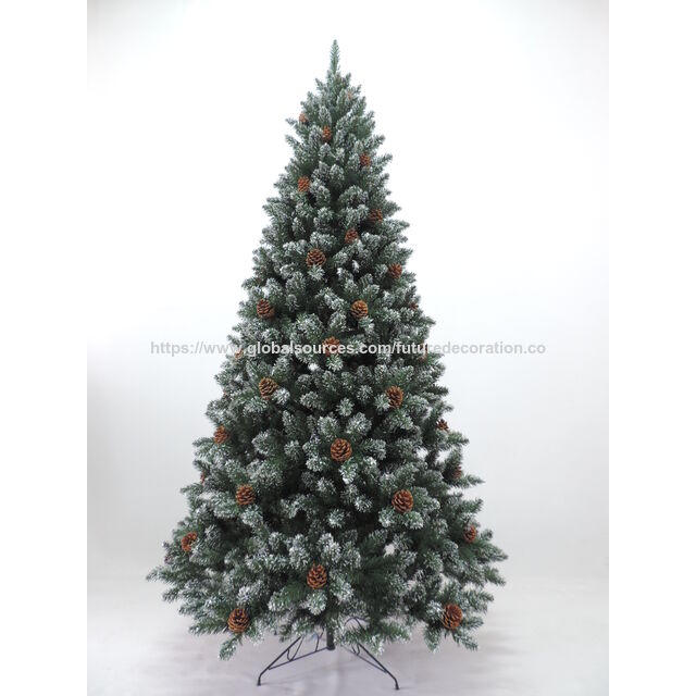Künstlicher Weihnachtsbaum mit Tannenzapfen