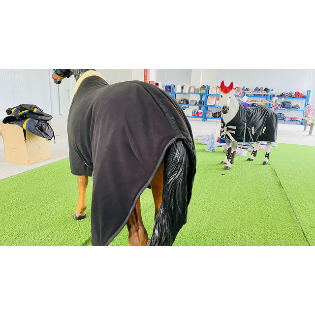 2026 Fabrikgefertigte Pferde-Fleece-Decke, Reitsport Großhandel, Pferde-Teppich mit antistatischer Fleece-Baumwollfüllung, OEM-Service