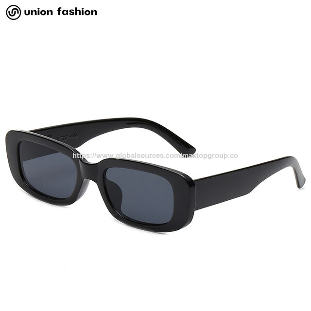 Retro-Sonnenbrille für Damen mit kleinem rechteckigen Rahmen, Metallscharnier und Vollrand aus Kunststoff.