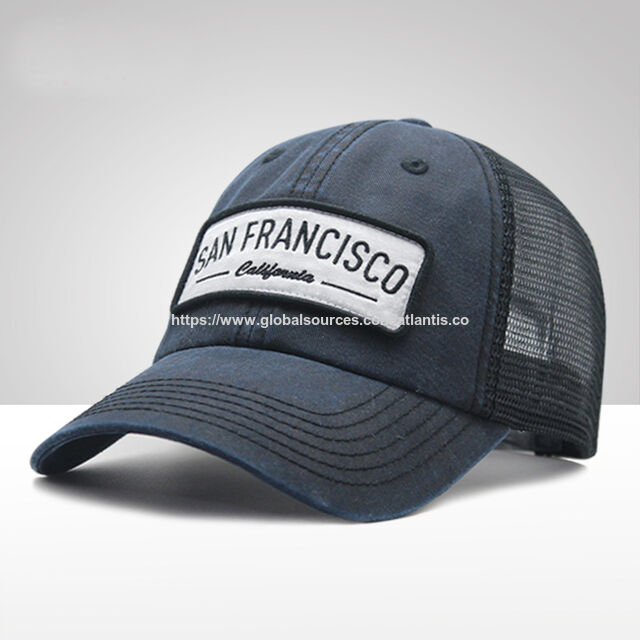 Diseño de gorra de camionero con logo y color