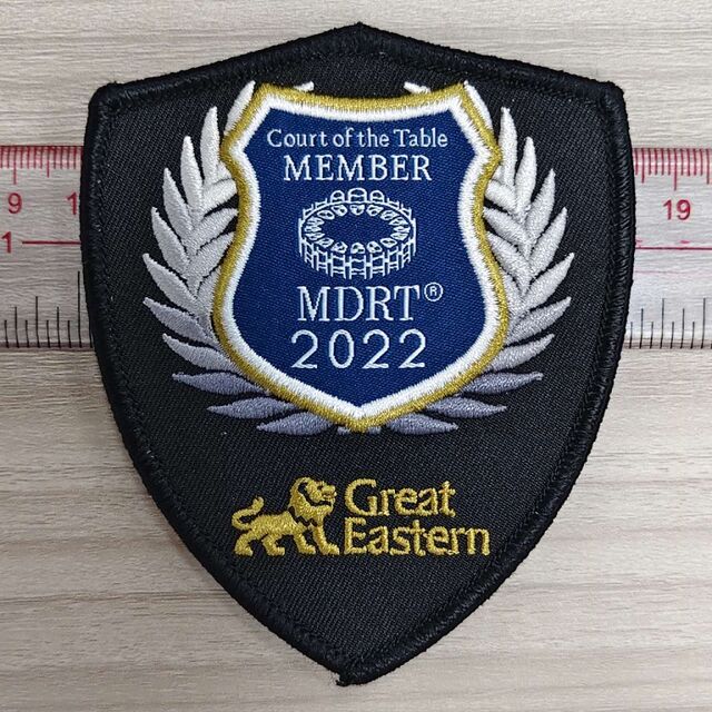 Parche Bordado Premium de Alta Calidad Sin Decoloración con Etiqueta Tejida Lavable en Sarga para Uniformes, Souvenirs, Insignias o Emblemas