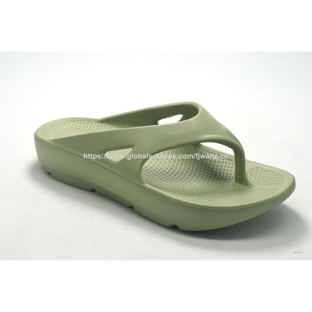 Chanclas de mujer con plantilla suave, diseñadas con estilo para combinar con cualquier guardarropa, ideales para la ducha y la playa.