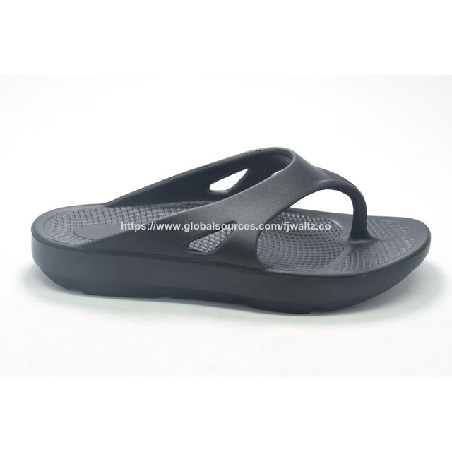 Chanclas de mujer con plantilla suave, diseñadas con estilo para combinar con cualquier guardarropa, ideales para la ducha y la playa.