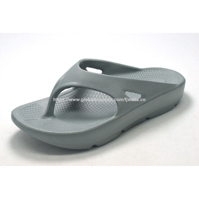 Chanclas de mujer con plantilla suave, diseñadas con estilo para combinar con cualquier guardarropa, ideales para la ducha y la playa.
