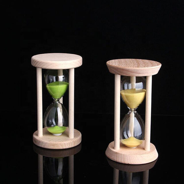 Ampulheta Moderna com Moldura Redonda de Madeira para Decoração de Aniversário