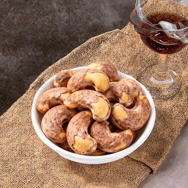 High-quality White Whole Cashew Nuts / Cashew Nuts Exporter / Suppliers of whole dried Cashew nuts / Bulk Cashew Nuts