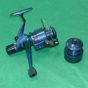 rear drag spinning reel
