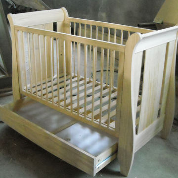 baby crib with storage drawer