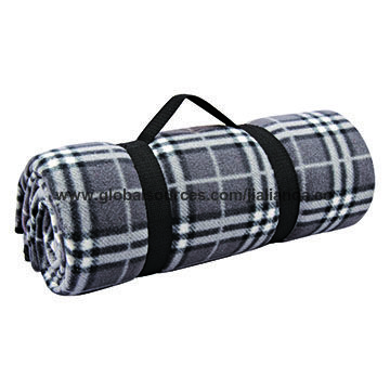 China Portable Roll Up Waterproof Camping Mats With Carry Handle