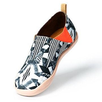 uin sneakers
