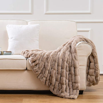 China Luxury Elastic Printed Faux Fur Throw Blanket Warm And Washable For Couch Sofa Bed On Global Sources Throws Plush Furry Hometextiles Houehold S Elastic Printed Faux Fur Throws, Luxury Faux Fur Throws For Sofas