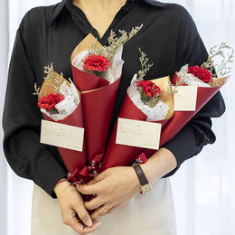 Boîte cadeau de fleurs en savon pour la Saint-Valentin, magnifique bouquet de roses - Chine Savon Roses boîte et savon forme de rose prix