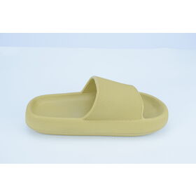 Sandal Slide Pillow berkualitas baik, sandal slide dengan desain terbuka di bagian depan dan belakang yang mudah dipakai.