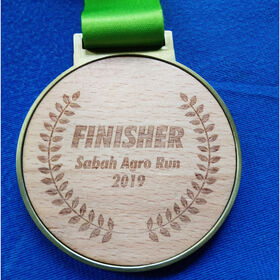 Holzmedaille mit Zinklegierungs-Metallfinish für Sabah Agro Run