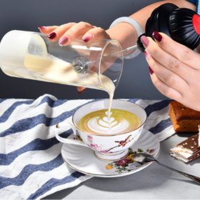 Kaufen Sie China Großhandels-Automatischer Kaffee-mixer Milchaufschäumer Handgerät Usb Wiederaufladbarer Hochgeschwindigkeits-milchschaumzubereiter #0255_022 und Automatischer Kaffee Mixer Auf Schäumer Milch Handheld zu einem Preis von $3.99 USD
