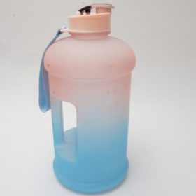 Teko Air Plastik Galon Hiking Outdoor Bebas Bpa 74 Oz Terlaris dengan Sedotan