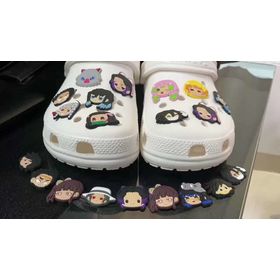 Desenhos animados PVC Personagens Anime para DIY Crocs Sandálias