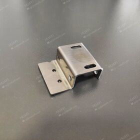 Fabricación a Medida de Estantes Metálicos en L / Soportes de Pared para Maquinaria Electrónica