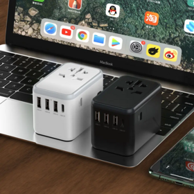 Adaptateur de Voyage Universel International Compact à Charge Rapide PD 45W en Gros avec 3 USB et 2 Type-C pour Téléphone Mobile