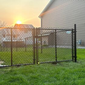 High-quality PVC Galvanized Chain Link Fence/Electro galvanized fence is used in football field Posts