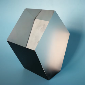 Optisches Glas, hochklare Aperturfläche, Aluminium/Schwarz/AR, Totalreflexion innen VIS, Pentaprisma
