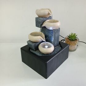 Beliebter Geschenk-Tischbrunnen aus Kunstharz für den Innenbereich mit Pumpe und Beleuchtung für Wohnzimmer und Heimdekoration.