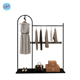 Estante de exhibición para tienda de ropa boutique, perchero de metal de pie para sala de estar con placa
