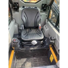 Mini Cargadora Xc760K con Dirección Deslizante y Cucharón de 0.4 m³ - Cargador Compacto