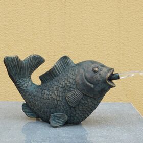 Manufacturer price resin fish sculpture water spitting statue for aquarium decorative landscape pond lake garden decor