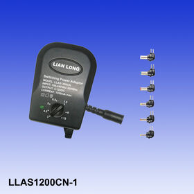 Adaptador de corriente conmutada de alta eficiencia con 6 clavijas intercambiables, optimizado para bajo consumo de energía en espera.