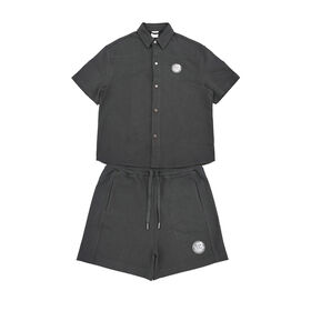Benutzerdefinierte luxuriöse Sommer-Polyester-Damen-Shirt-Sets, Hemd mit Knöpfen und Short-Set mit Logo