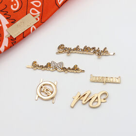 Acessórios de metal de luxo para bolsas retangulares douradas, logotipo gravado com rebites, logotipo de metal prateado personalizado para bolsas e carteiras