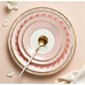 Keramischer Platzteller mit rosafarbenem Design aus einem Bone China Set mit rosa Tellerset, rosa Desserttellern, Kaffeetassenset