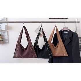 Bolso tote de ante al por mayor, nuevo bolso de hombro de mujer de gran capacidad con remaches triangulares, estilo ligero y lujoso para ir al trabajo y de ocio, 2025