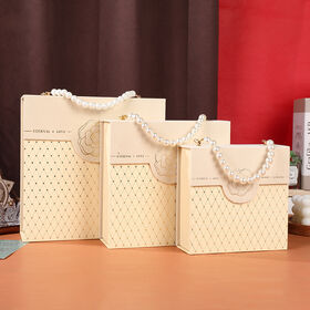 Customized wholesale portable red beige Valentine's Day velvet gift box for packaging