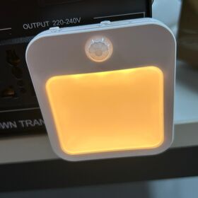 Luz nocturna LED enchufable con control por sensor y atenuación, sensor automático de anochecer a amanecer, luz nocturna blanca cálida suave