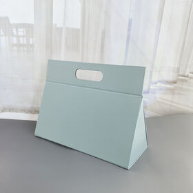 Boîte d'emballage triangulaire pliante magnétique de luxe portable, boîte cadeau rigide de conception esthétique pour vêtements