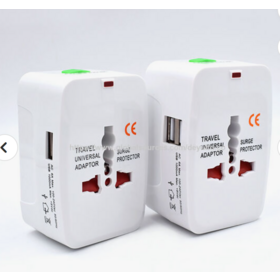 Klassischer Reiseadapter mit Smart IC, 2 USB, 1 Typ-C, 10A Überstromschutz, Austauschbare Stecker für EU/UK/US/AU - Perfekt für internationale Geschäftsreisen