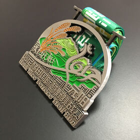 Medaille mit unsichtbarer Schlaufe und durchscheinendem Lack auf dem hohlen Teil des Metalls, Antik-Matt Silberton