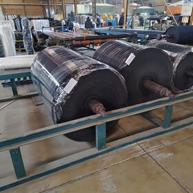 Hersteller von Gummiplatten für Bodenbeläge mit kundenspezifischer Dicke
